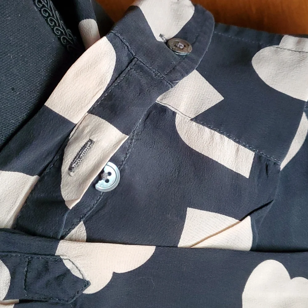 Equipment Silk top with pink hearts Woman's Size S - Picture 5 of 11